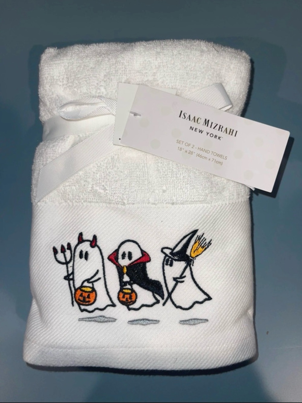 Isaac Mizrahi Halloween Ghost Hand Towels Set of 2
NWT Embroidered